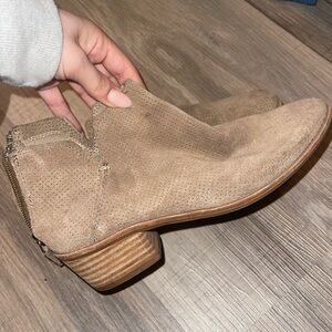 Dolce vita tan suede booties